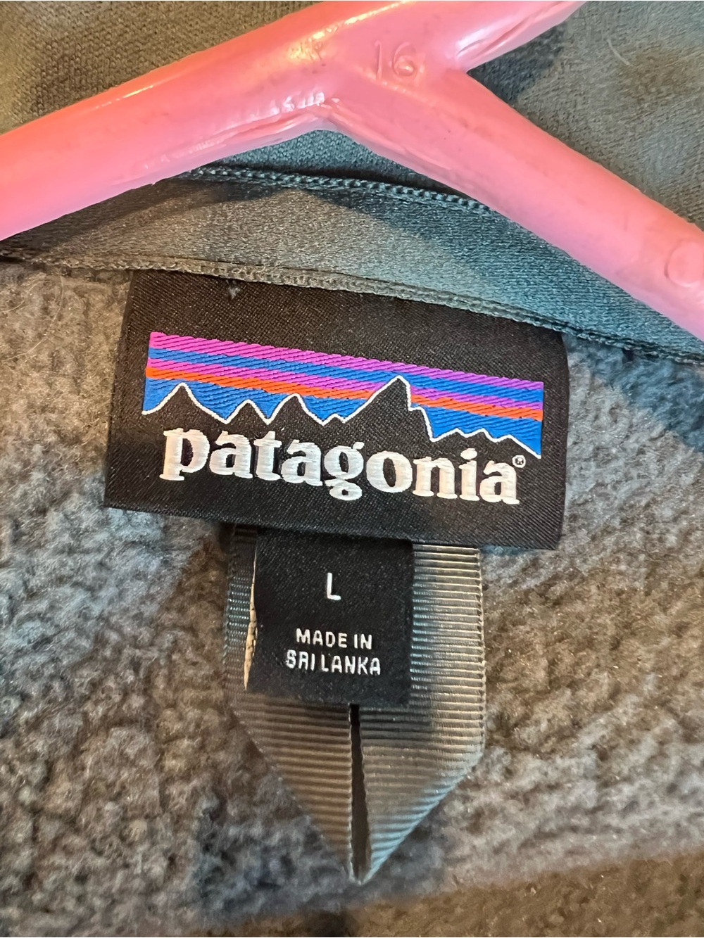 Patagonia Women’s Cowl/Turtleneck Pullover in Canopy Green. Large - Picture 9 of 10